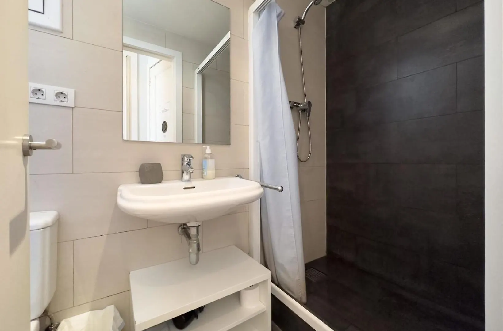 Apartment Ferienwohnung Fuer 3 Personen Ca 40 Qm In Barcelona-Gracia, Costa Brava Costa Del Maresme